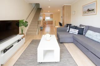 Generous 2-Bed Townhouse With A Private Balcony - 5