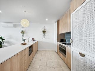 Deluxe 3-Bed Unit with Views - 1