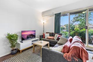 Chic 2-Bed Apartment near Albert Park & Chapel St - 0
