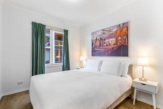 Chic 2-Bed Apartment near Albert Park & Chapel St - 6