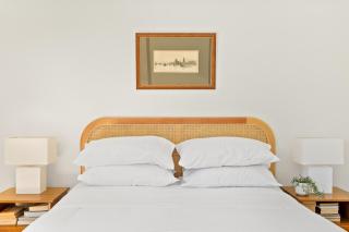 Spacious 2-Bed Townhouse with a Lush Courtyard - 3