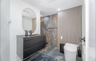 Modern 2BR Home In A Quiet Neighbourhood - Brampton - 0