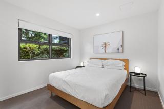 Gorgeous 3-Bed Apartment with City Views - 2