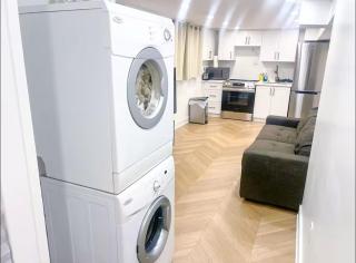 Modern 2BR Home In A Quiet Neighbourhood - Brampton - 9