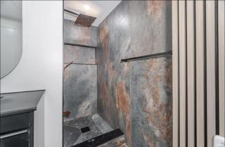 Modern 2BR Home In A Quiet Neighbourhood - Brampton - 2