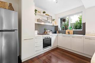 Contemporary 1-Bed Unit Near Chapel St - 8