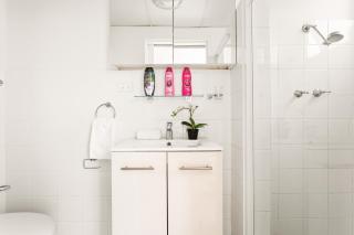 Chic Studio with a Pool and Moments from Shop - Sydney - 2