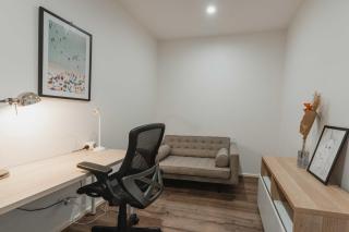 Lonsdale St 1-Bed Unit with Study Area and Parking - 7