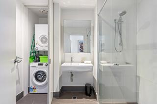 Pristine 2-Bed Unit With Beautiful City Landscape - Melbourne - 1
