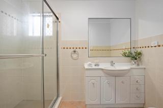 Comfy 2-Bedroom Family Apartment with Free Parking - 1