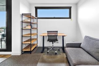 Pristine 1-Bed Apartment near Local Cafes - 7