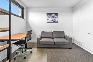 Pristine 1-Bed Apartment near Local Cafes - 2