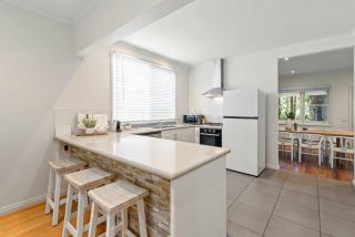 Lush 3-Bed House near the Beach - 8