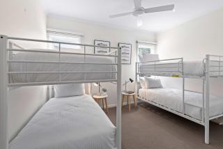 Lush 3-Bed House near the Beach - 2