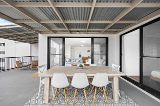 Beachside 3-Bed with BBQ, Pool, Gym & Tennis Court - 1