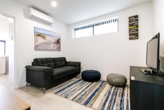 Glorious 2-Bed with Waterside Balcony Views - 3