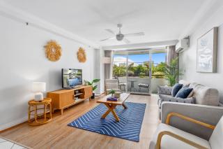 Beachfront 2-Bed with Pool, BBQ & Tennis Court - 4