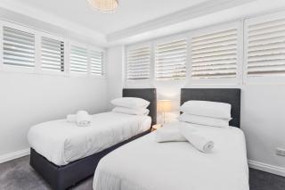 Beachfront 2-Bed with Pool, BBQ & Tennis Court - 9