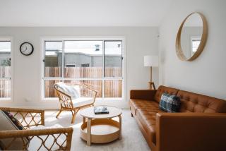 Exquisitely Spacious 3-Bed Home - 3