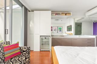 Cosy Studio with City Views - 8