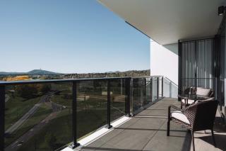 Pristine 2-Bed Apartment with Pool and BBQ - 5