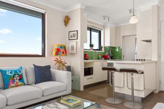 Pristine 2-Bed With Expansive Beach Views - 6