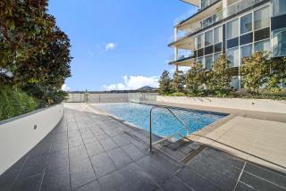 Canberra Lakefront 2-Bed with Pool, Gym & Parking - 0