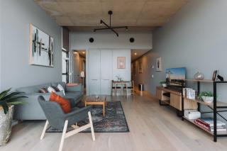 Stunning 1-Bed Above Foreshore with Water Views - 8