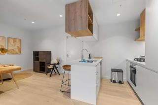 Southbank 1-Bed Resort with Study, Pool and Gym - 3