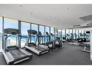 Wonderful 2-Bed with Pool, Gym & Scenic Views - 7