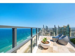 Wonderful 2-Bed with Pool, Gym & Scenic Views - 5