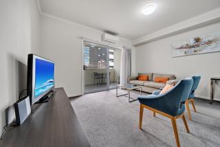 Comfy 2-Bed Near the Lake with Secure Parking - 5