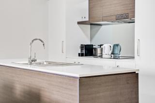 Comfy 2-Bed Near the Lake with Secure Parking - 2