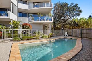 Pristine 2-Bed Apartment with Pool and Balcony - 0