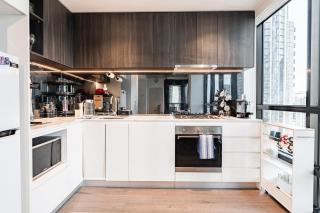 Stylish Southbank 1-bedroom with pool and Gym - 8