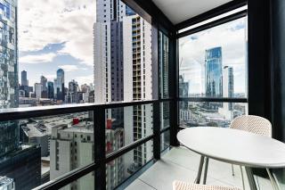 Stylish Southbank 1-bedroom with pool and Gym - 7