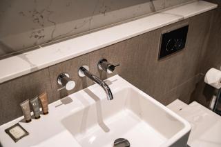 Stylish Southbank 1-bedroom with pool and Gym - 3