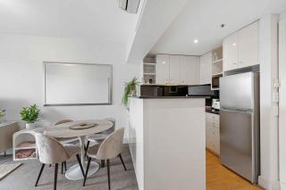 Lovely Boutique 1-Bed Unit with Gym & Pool - 8