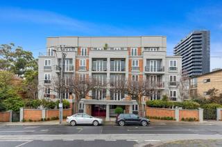 Lovely Boutique 1-Bed Unit with Gym & Pool - 6