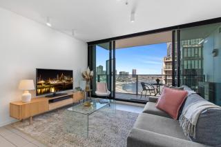 Chic 1-Bed with Harbour Views & Pool by Tram Line - 0