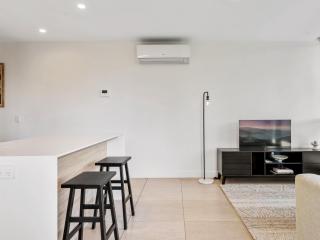Light Filled Apartment by Albert Park & Lake - 3