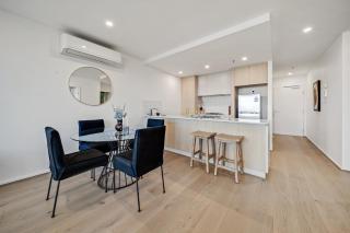 Chic 1-Bed with Sophisticated Decor Gym & Pool - 9