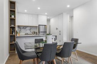 Remarkable 3-Bed with City Views & Swimming Pool - 8