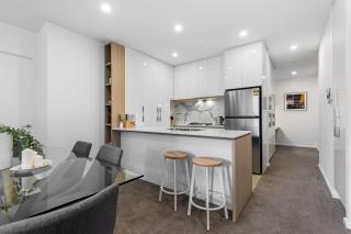 Remarkable 3-Bed with City Views & Swimming Pool - 7