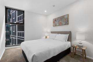 Remarkable 3-Bed with City Views & Swimming Pool - 1