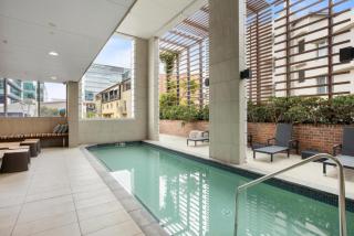 Contemporary 1-Bed with Pool Near Brisbane River - 6