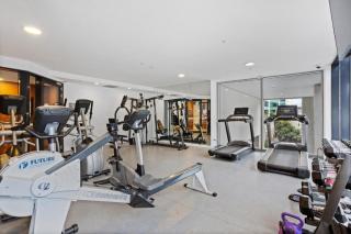 Contemporary 1-Bed with Pool Near Brisbane River - 1