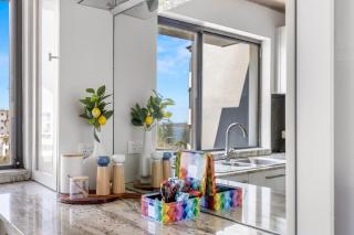 2-Bed near Beach with BBQ & Stunning Ocean Views - 6