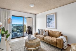 2-Bed near Beach with BBQ & Stunning Ocean Views - 8