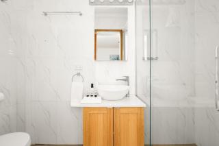 Stylish Inner City 2-Bed Unit by Fig Lane Park - 8